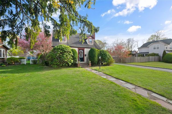 Backyard, Exterior, Facade, Cape Cod
