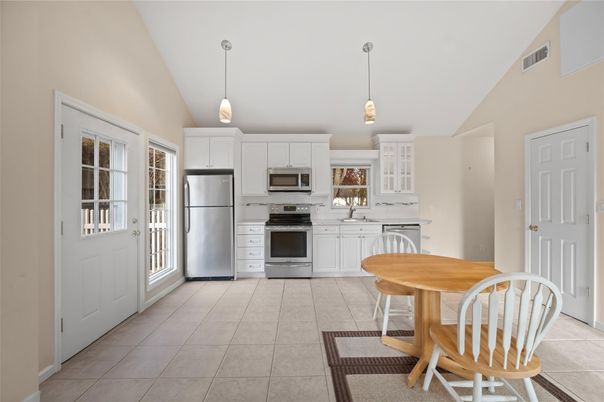 Dining room, Interior, Kitchen, Pendant Lights, Stainless Steel Appliances