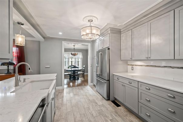 Chandelier, Dining room, Interior, Kitchen, Pendant Lights, Recessed Lighting, Wood Texture Flooring
