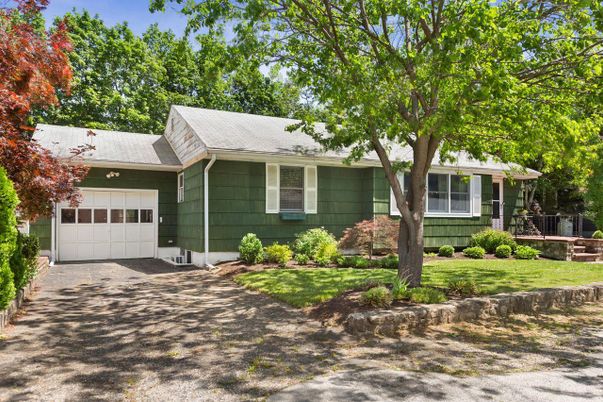 Attached, Exterior, Facade, Ranch
