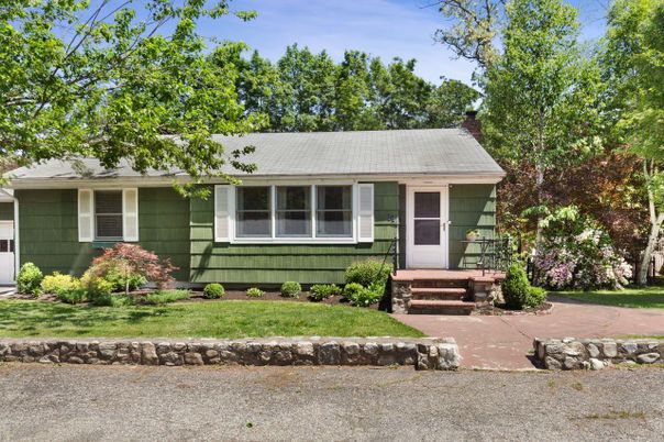 Exterior, Facade, Cape Cod