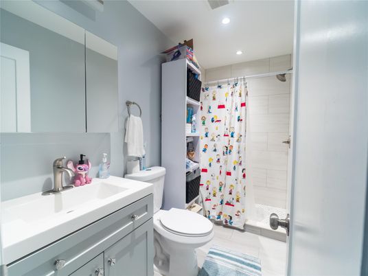 Bathroom, Interior, Recessed Lighting