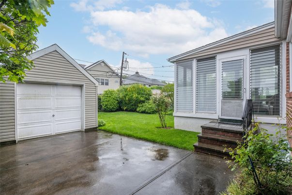 Detached Garage, Exterior
