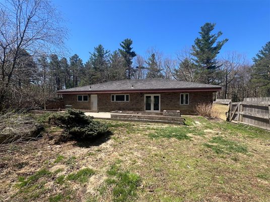 Backyard, Exterior, Facade, Brick Facade, Log Home