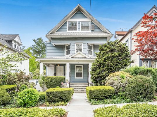 Exterior, Facade, Queen Anne Victorian
