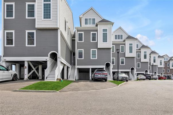 Attached, Exterior, Facade, Rowhouse