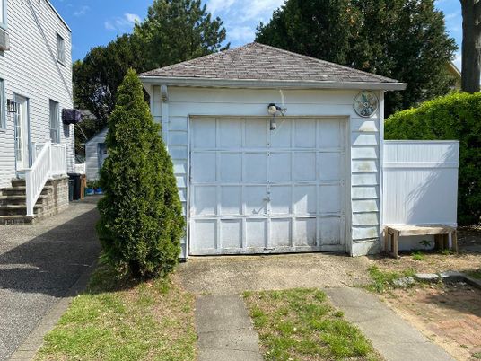 Detached Garage, Exterior