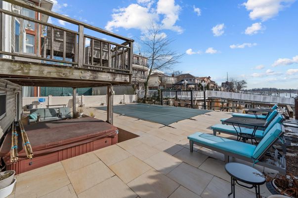 Exterior, Hot Tub