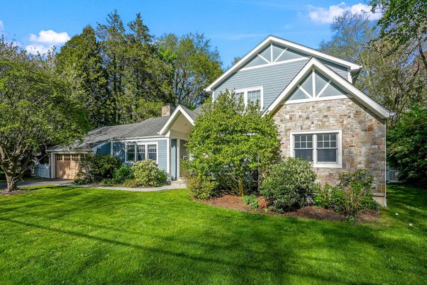 Backyard, Exterior, Facade, Brick Facade, Brick Traditional