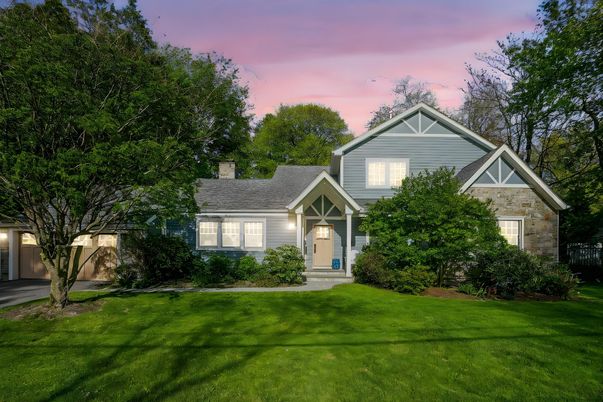 Backyard, Exterior, Facade, Ranch