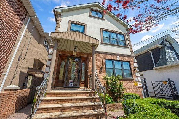 Exterior, Facade, Brick Facade, Rowhouse