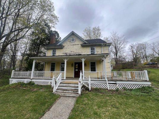 Backyard, Exterior, Facade, Queen Anne Victorian