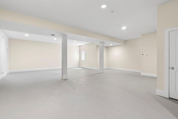 Empty room, Interior, Recessed Lighting