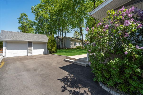Detached Garage, Exterior