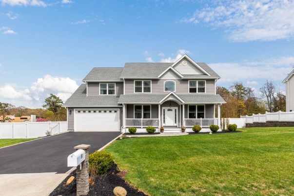 Attached, Exterior, Facade, Farmhouse