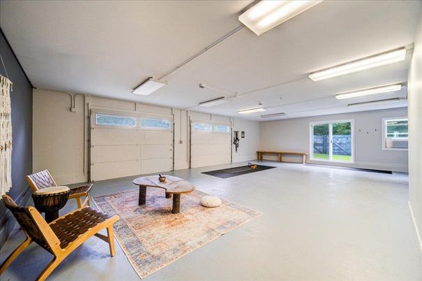 Garage, Interior