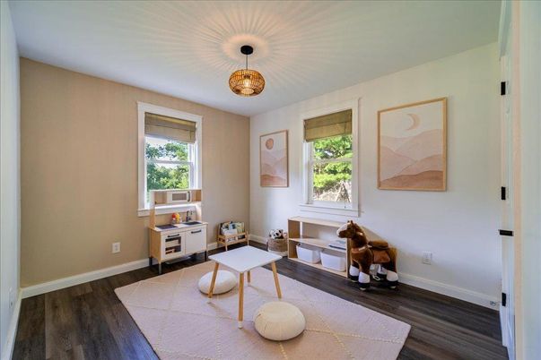 Interior, Pendant Lights, Wood Texture Flooring