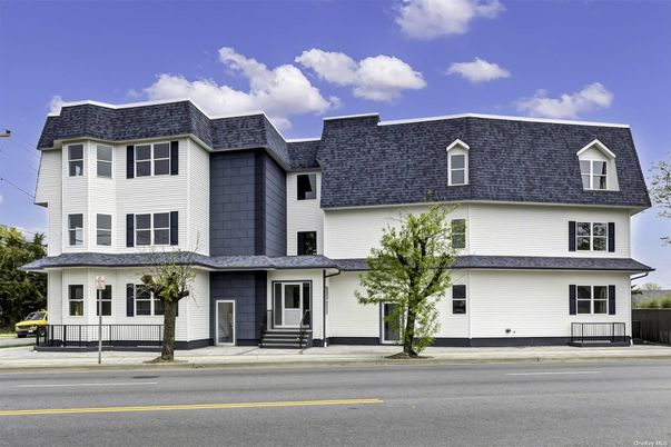 Exterior, Facade, French Provincial