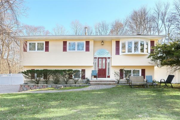 Attached, Exterior, Facade, Raised Ranch