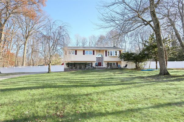 Backyard, Exterior, Facade, Raised Ranch