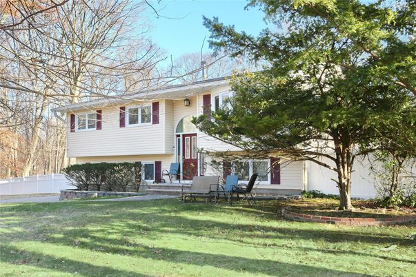 Backyard, Exterior, Facade, Raised Ranch