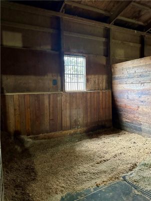 Empty room, Interior, Wooden Beams, Wooden Walls