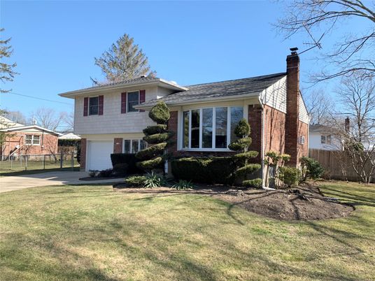 Attached, Exterior, Facade, Brick Facade, Split Level