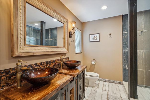 Bathroom, Dual Sink Vanities, Interior, Recessed Lighting