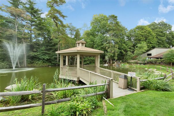 Exterior, Lake