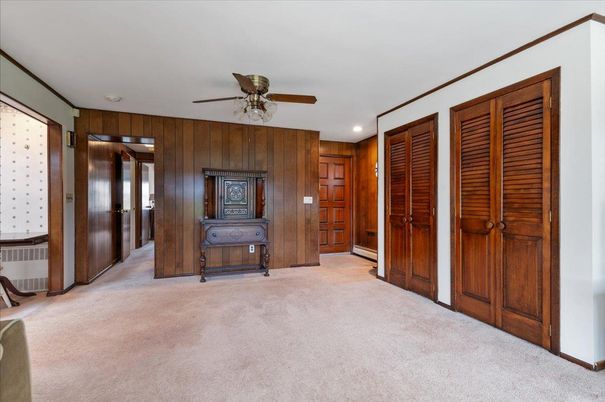 Empty room, Interior, Recessed Lighting, Wooden Walls