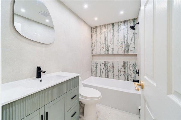 Bathroom, Interior, Recessed Lighting