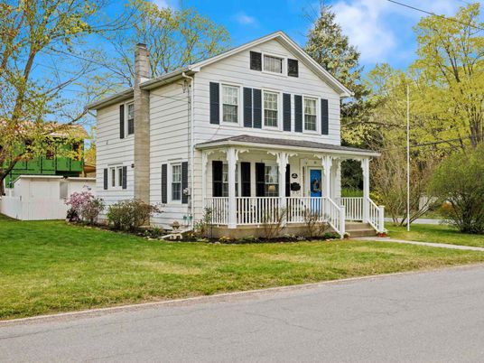 Exterior, Facade, Farmhouse