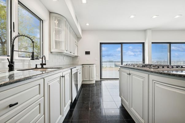 Interior, Kitchen, Recessed Lighting, Water