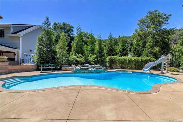 Exterior, Playground, Pool