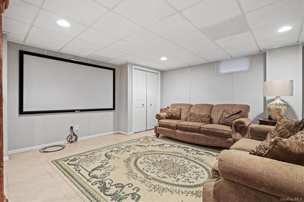 Interior, Projection Screen, Recessed Lighting, Theatre Room