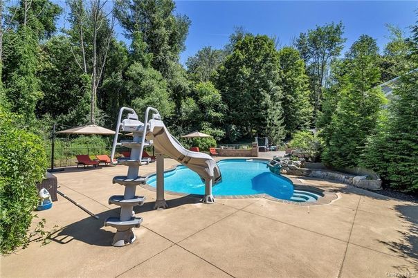 Exterior, Playground, Pool