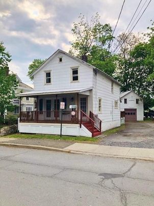 Attached, Exterior, Facade, Farmhouse