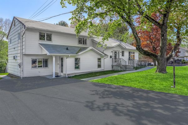 Exterior, Facade, Cape Cod