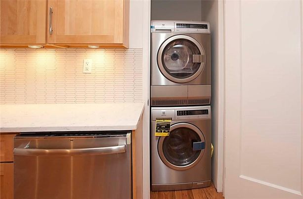 Interior, Utility Closets, Washer, Wood Texture Flooring