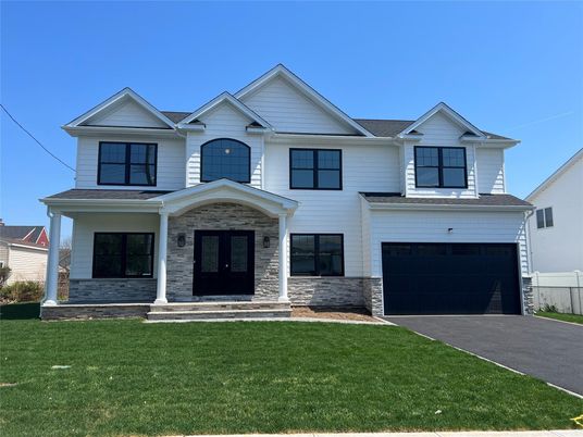 Attached, Exterior, Facade, Farmhouse