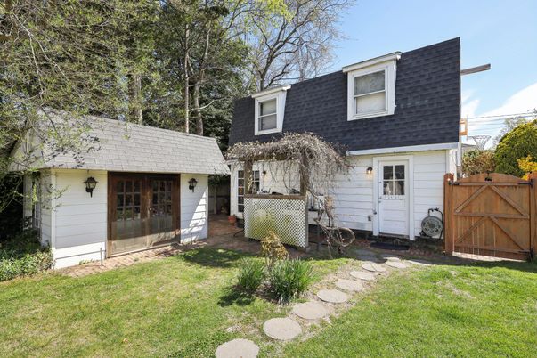 Exterior, Facade, Cape Cod