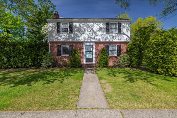 Exterior, Facade, Brick Facade, Split Level