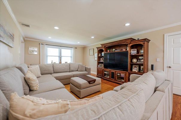 Interior, Living room, Recessed Lighting, Wood Texture Flooring