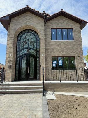 Exterior, Facade, Brick Facade, Rowhouse