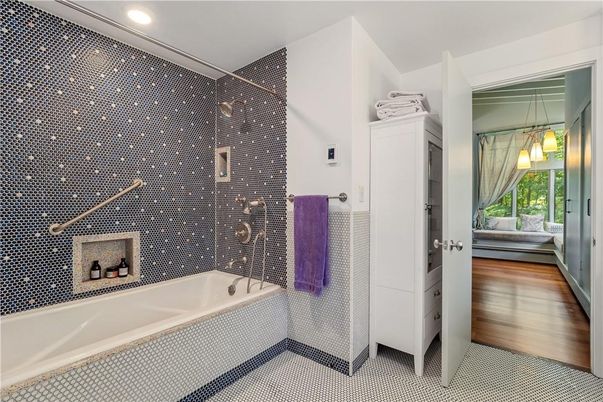 Bathroom, Interior, Recessed Lighting, Wood Texture Flooring