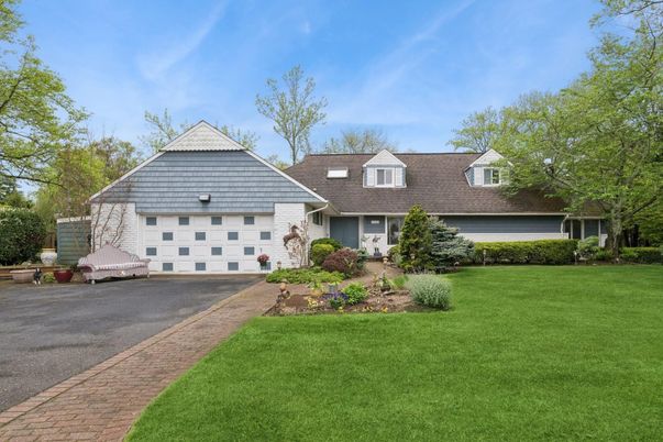Attached, Exterior, Facade, Ranch
