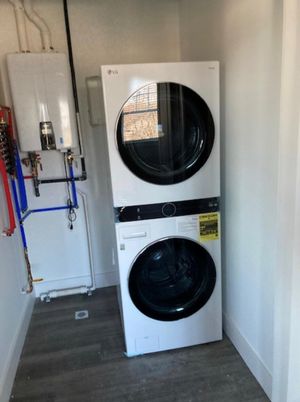 Interior, Utility Closets, Washer, Wood Texture Flooring