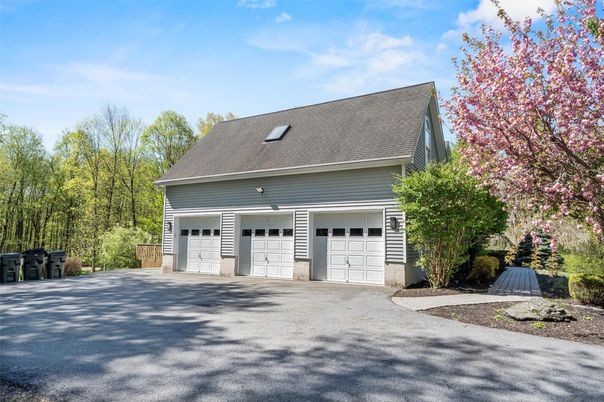 Detached Garage, Exterior