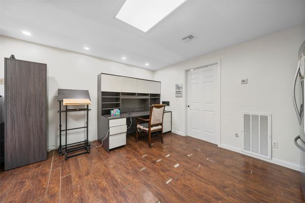 Home Office, Interior, Recessed Lighting, Wood Texture Flooring