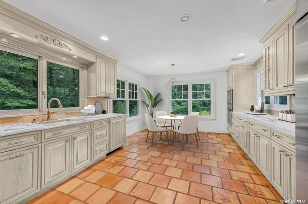 Dining room, Interior, Kitchen, Pendant Lights, Recessed Lighting, Stainless Steel Appliances